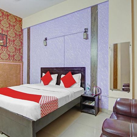 Hotel O Glorious Stayz Noida Buitenkant foto