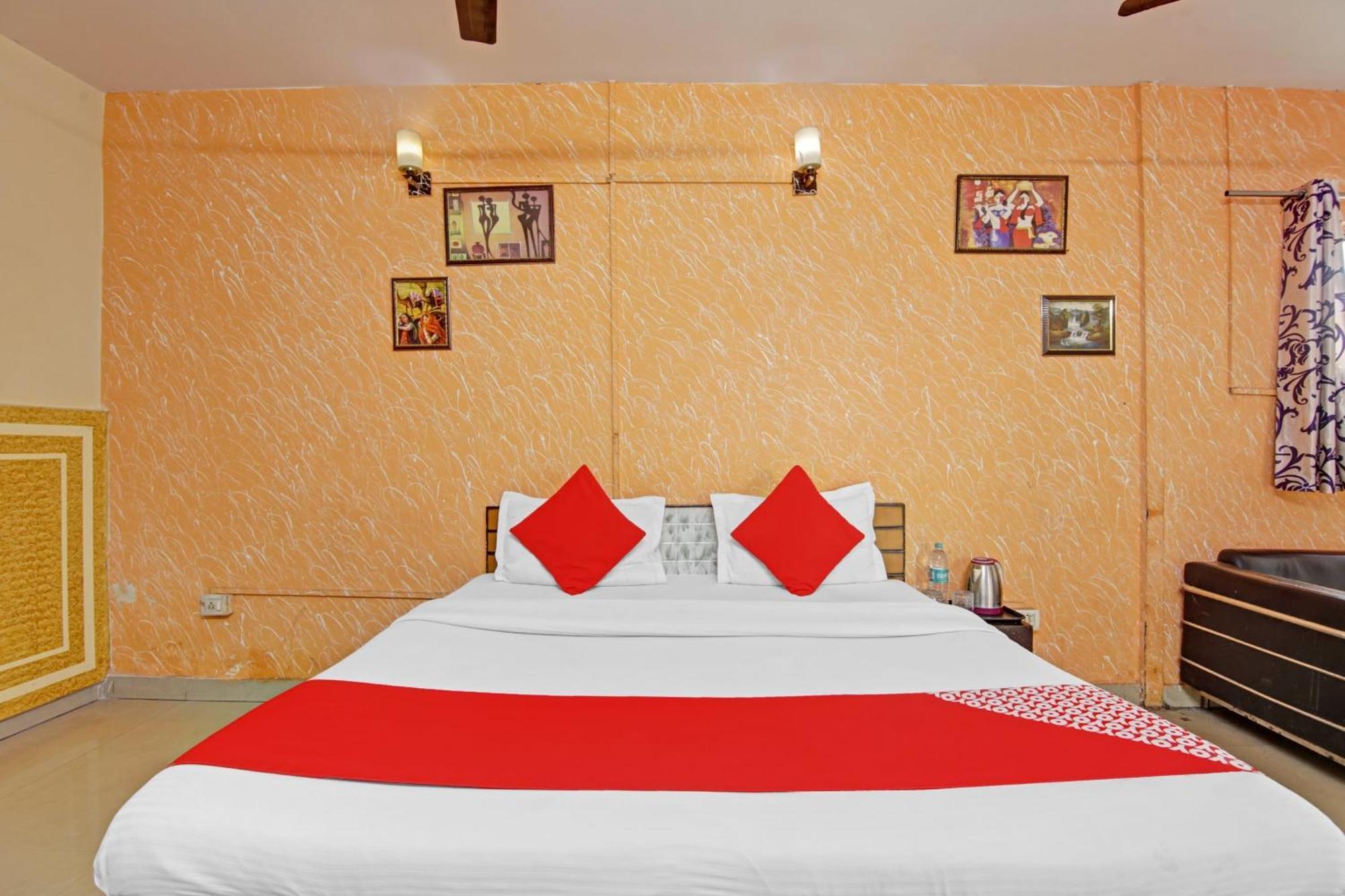Hotel O Glorious Stayz Noida Buitenkant foto