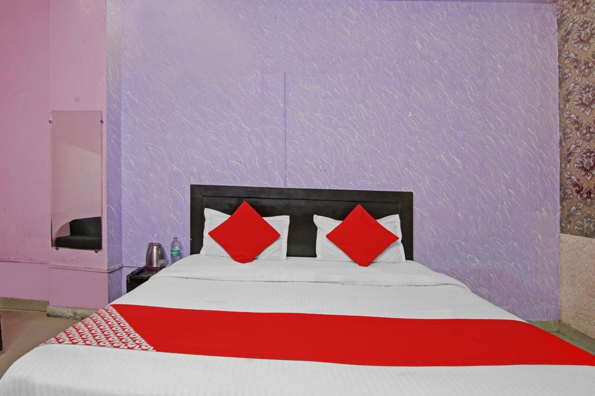 Hotel O Glorious Stayz Noida Buitenkant foto
